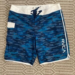 RVCA Mens Camo Shorts size 38